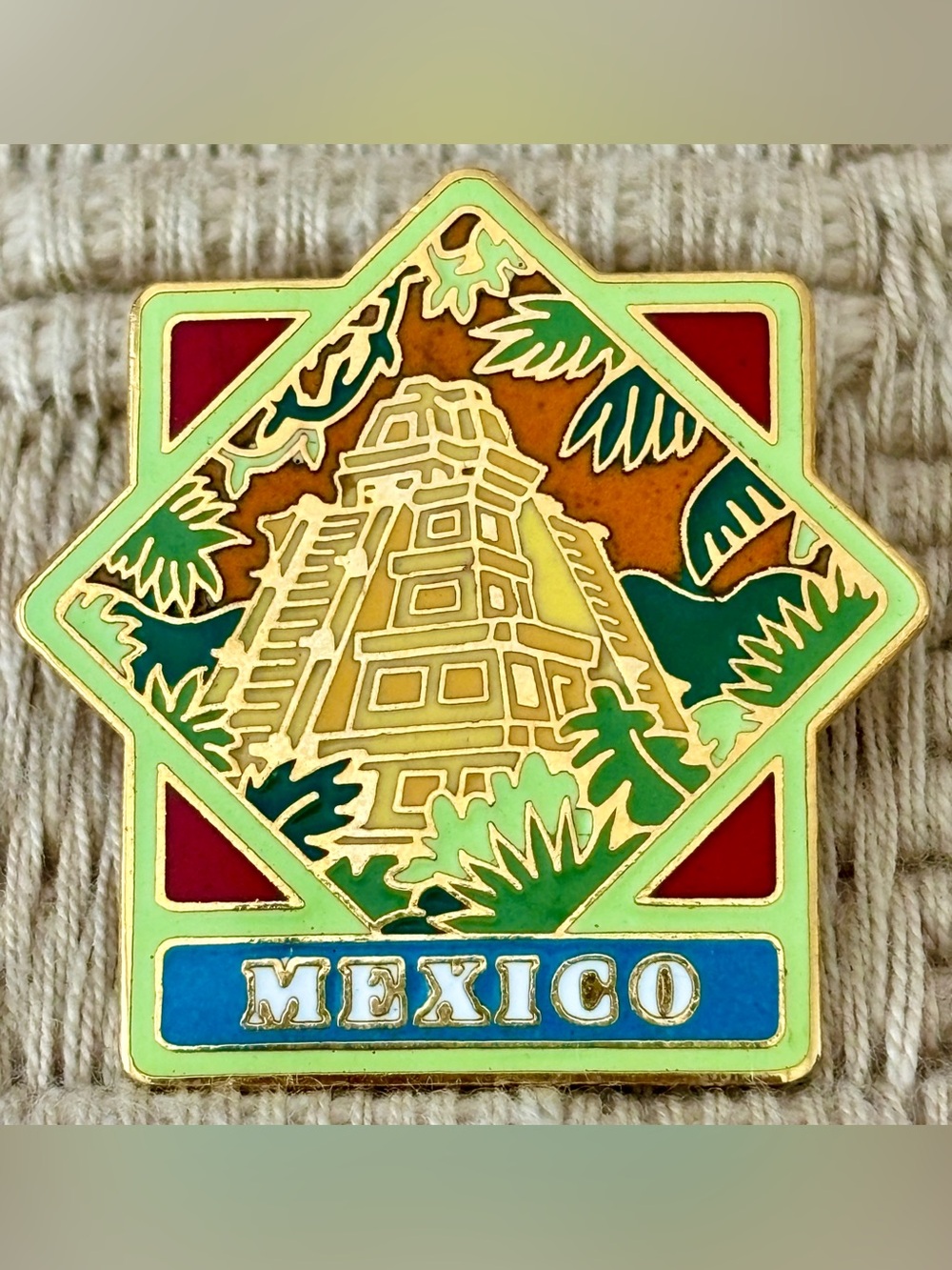 DISNEY 1999 *Rare* WDW Epcot World Showcase Mexico Pavilion Pin
